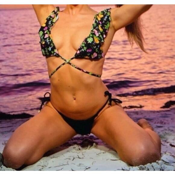 Beach Bunny Scarlette Wrap Bikini Top Black Floral Ruffle Straps NWT Women's L